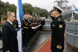 Tổng thống Nga Vladimir Putin trong một lần thăm Hạm đội Baltic. (Nguồn: Getty Images)