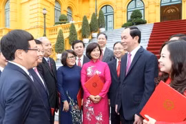 Chủ tịch nước Trần Đại Quang với các Đại sứ tại buổi tiếp. (Ảnh: Nhan Sáng/TTXVN)
