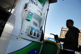 Điểm bán xăng dầu của Tập đoàn BP ở Brooklyn, thành phố New York (Mỹ). (Nguồn: AFP/TTXVN)
