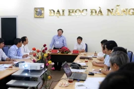Thứ trưởng Bùi Văn Ga kiểm tra công tác tổ chức thi THPT quốc gia năm 2016 tại Đại học Đà Nẵng. (Ảnh: Trần Lê Lâm/TTXVN)