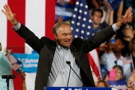 Ông Tim Kaine trong cuộc họp báo tại Miami, Florida, Mỹ. (Nguồn: EPA/TTXVN)