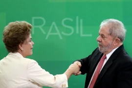 Cựu Tổng thống Lula da Silva Lula da Silva và Tổng thống đang bị đình chỉ Dilma Rousseff. (Nguồn: THX/TTXVN)