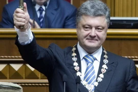 "Vua chocolate" Petro Poroshenko "bắt tay" chèo lái Ukraine 