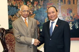 Phó Thủ tướng tiếp Chủ tịch danh dự Hội Luật gia dân chủ quốc tế