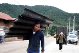 Tấm lợp amiang ximăng vẫn đợi phán quyết công bằng