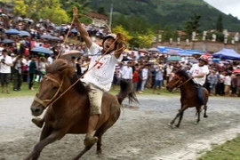 Trên 30.000 lượt du khách đến với Giải đua ngựa Bắc Hà