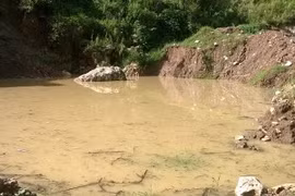 Lai Châu: Núp bóng trang trại trên núi, khai thác vàng trái phép
