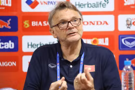 Huấn luyện viên Philippe Troussier cho rằng những cầu thủ như Công Phượng và Văn Toàn cần tích lũy thêm nhiều thời gian thi đấu ở cấp câu lạc bộ. (Ảnh: Hoài Nam/Vietnam+)