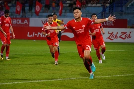 [Photo] Đức Chiến 'hóa CR7' kéo Viettel vào Top 4 V-League 2023 