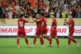 [Photo] Tuấn Hải tỏa sáng, HLV Troussier thắng trận thứ 2 liên tiếp 