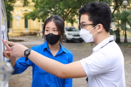 [Photo] Hơn 110.000 sỹ tử Thủ đô làm thủ tục tuyển sinh vào lớp 10
