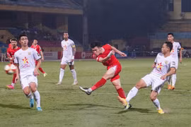Hoàng Đức lập cú đúp, Viettel đại thắng trong ngày VAR ra mắt V-League