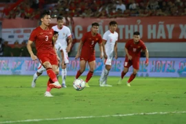 'Hải Quế' lập công, tuyển Việt Nam chật vật vượt qua Hong Kong 