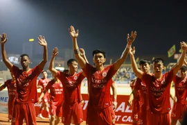 Bùng nổ ở hiệp 2, Công an Hà Nội 'nghiền nát' chủ nhà Đông Á Thanh Hóa