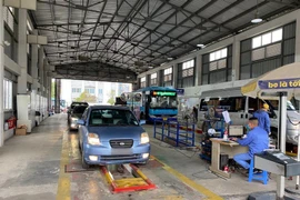 Công an thành phố Hà Nội xử lý các đối tượng là các đăng kiểm viên có hành vi xóa dữ liệu, không thừa nhận hành vi nhận tiền của khách hàng. (Ảnh minh họa: PV/Vietnam+)