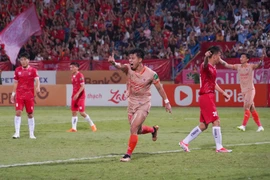 Văn Thanh và các đồng đội nhận thất bại 0-2 trước Hải Phòng ngay trên sân nhà Hàng Đẫy. (Ảnh: Việt Anh/Vietnam+)