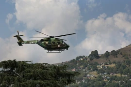 Máy bay quân sự của Ấn Độ bay gần căn cứ quân sự ở thị trấn Uri. (Nguồn: THX/TTXVN)