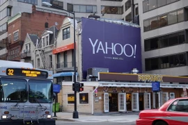 Biển hiệu của Yahoo trên một tuyến phố ở Washington DC., Mỹ ngày 5/8/2015. (Nguồn: AFP/TTXVN)