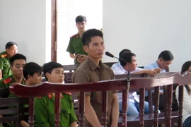 Bị cáo Nguyễn Hậu trước vành móng ngựa. (Ảnh: Công Thử/TTXVN)