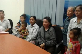 Các nạn nhân ở đồn cảnh sát sau khi được giải cứu. (Nguồn: thesundaily.my)