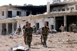 Binh sỹ ủng hộ Chính phủ Syria làm nhiệm vụ tại Aleppo, Syria ngày 5/9. (Nguồn: EPA/TTXVN)