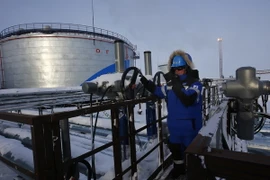 Khu vực khai thác ở mỏ dầu Novoprtovskoye thuộc tập đoàn khai thác dầu khí Gazprom của Nga ở khu tự trị Yamalo-Nenets. (Nguồn: AFP/TTXVN)