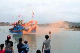 Lễ ra quân xông biển của ngư dân Quảng Ngãi. (Ảnh: Phương Ngọc/TTXVN)