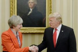 Tổng thống Mỹ Donald Trump (phải) và Thủ tướng Anh Theresa May (trái) tại cuộc gặp ở Washington, DC. (Nguồn: AFP/TTXVN)
