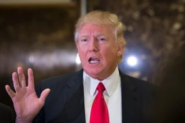 Tổng thống đắc cử Mỹ Donald Trump phát biểu với báo giới tại New York. (Nguồn: AFP/TTXVN)
