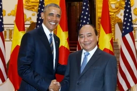 Thủ tướng Nguyễn Xuân Phúc hội kiến với Tổng thống Hoa Kỳ Barack Obama trong chuyến thăm chính thức Việt Nam. (Ảnh: Thống Nhất/TTXVN)