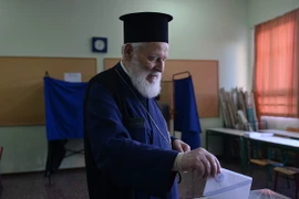 Người dân Hy Lạp bỏ phiếu tại Thessaloniki ngày 5/7. (Nguồn: AFP/TTXVN)