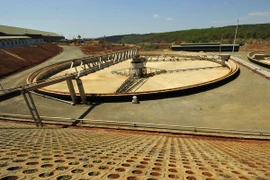 Hệ thống bể lắng của nhà máy tuyển quặng bauxite. (Nguồn: Ảnh: Trọng Đạt/TTXVN)