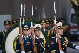 Binh sỹ Quân Giải phóng Nhân dân Trung Quốc duyệt binh tại lễ tưởng niệm vụ thảm sát Nam Kinh. (Nguồn: AFP/TTXVN)