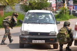 Binh sỹ Ấn Độ trong cuộc đọ súng với những kẻ tấn công tại đồn cảnh sát ở thị trấn Dinanagar. (Nguồn: AFP/TTXVN)