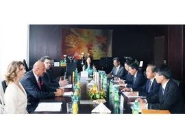 Đoàn cán bộ cấp cao Tòa án Nhân dân Tối cao Việt Nam lầm việc với Hội Luật gia Slovakia. (Ảnh: Trần Quang Vinh/Vietnam+)