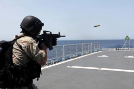 Hải quân Mỹ và Trung Quốc tham gia diễn tập trên Vịnh Aden ngày 25/8/2013. (Nguồn: THX/TTXVN)