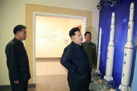 Nhà lãnh đạo Triều Tiên Kim Jong-un (giữa). (Nguồn: AFP/TTXVN)