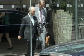 Tổng giám đốc IAEA Yukiya Amano (trái) tại Vienna, Áo ngày 4/7. (Nguồn: AFP/TTXVN)