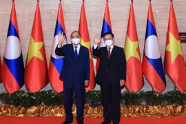 Chủ tịch nước Nguyễn Xuân Phúc hội kiến Chủ tịch Quốc hội Lào Saysomphone Phomvihane. (Ảnh: Thống Nhất/TTXVN)