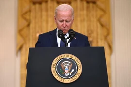 Tổng thống Mỹ Joe Biden phát biểu trước người dân toàn quốc về vụ tấn công khủng bố bên ngoài sân bay quốc tế Hamid Karzai ở thủ đô Kabul, Afghanistan. (Ảnh: AFP/TTXVN)