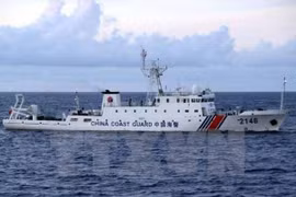 Tàu hải giám Trung Quốc hoạt động gần khu vực tranh chấp trên biển Hoa Đông. (Ảnh: AFP/TTXVN)