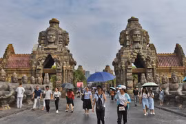 Khu du lịch mới mở của Trung Quốc giống hệt Angko Wat của Campuchia. (Nguồn: shanghai.ist)