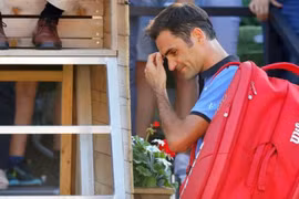 Federer dừng bước ngay trong ngày tái xuất. (Nguồn: EPA)