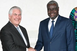 Ngoại trưởng Mỹ Rex Tillerson hội kiến với Chủ tịch Ủy ban Liên minh châu Phi (AU) Moussa Faki Mahamat. (Nguồn: AFP/TTXVN)
