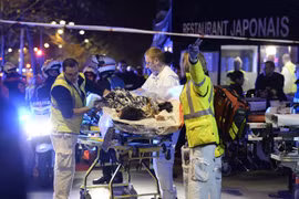 Hình ảnh đau thương một năm về trước ở Paris. (Nguồn: AP)