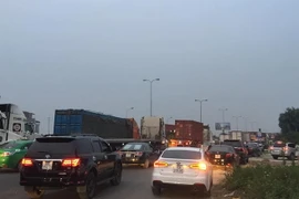 Tắc đường gần 2km sau vụ tai nạn. (Ảnh: Mạnh Minh/Vietnam+)