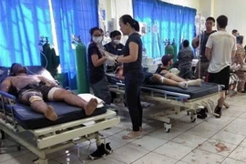 Cấp cứu nạn nhân sau 2 vụ nổ. (Nguồn: rappler.com)