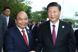 Thủ tướng Nguyễn Xuân Phúc và Tổng Bí thư, Chủ tịch Trung Quốc Tập Cận Bình. (Ảnh: TTXVN)
