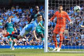 Philip Foden giúp Man City đánh bại Tottenham.