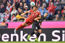 Kimmich (áo đỏ) đã tỏa sáng trong chiến thắng của Bayern. 